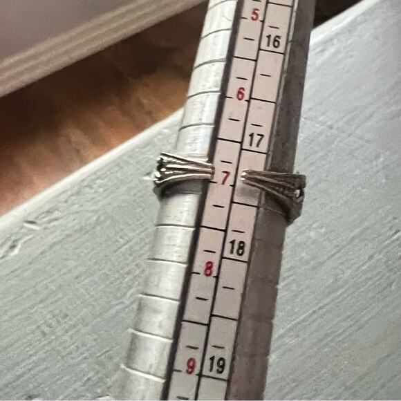 Sorrelli Crystal Silver Tone Ring Size 7 - Picture 9 of 10